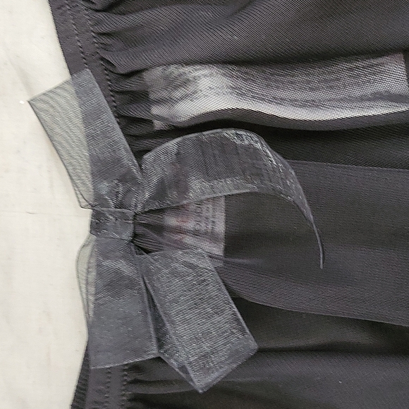 Childrens black chiffon pulling skirt - Picture 2 of 3